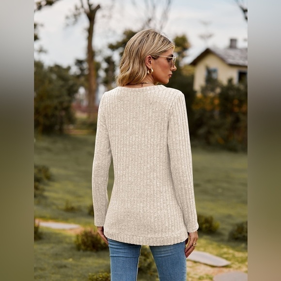 Classic Chic Ribbed V-Neck Sweater - Picture 2 of 4